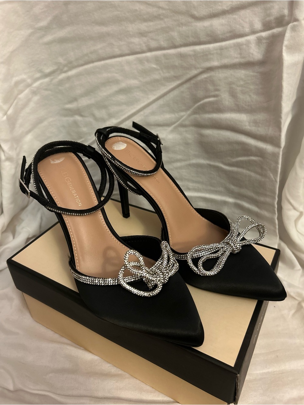 BCBG SPARKLY BOW HEELS